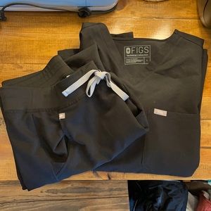 FIGS Scrub Set Black Top Large Bottom Medium